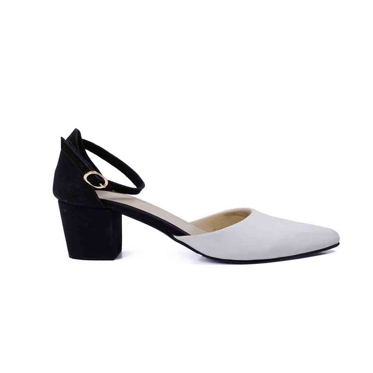 KraftCellar Salt Pepper,WHITE-BLACK block heel sandal (size-38)